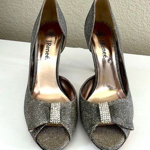 J Reneé Pumps